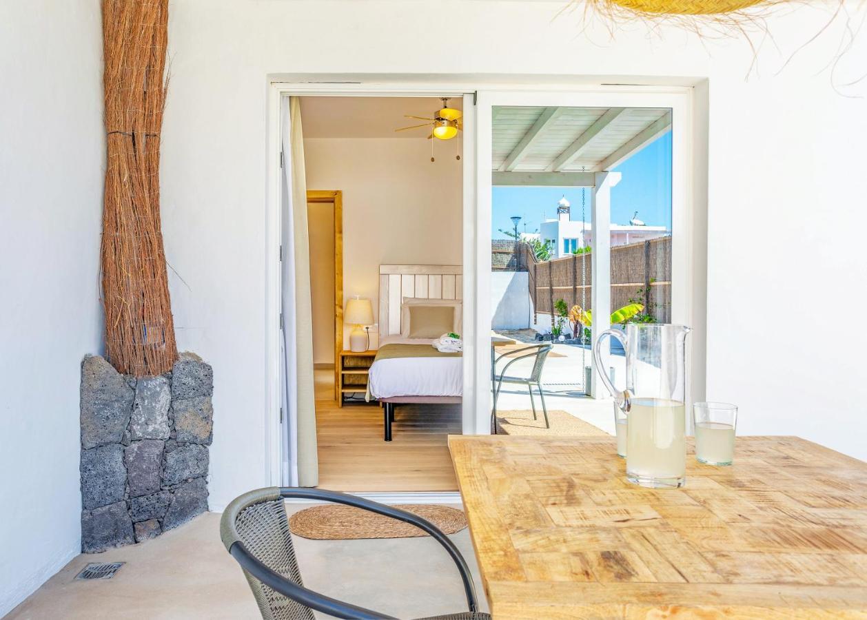 Boutique Beach Villa By Lanzarote Retreats - Private Pool - 1 Min Walk To Sea Pool Чарко-дель-Пало Экстерьер фото